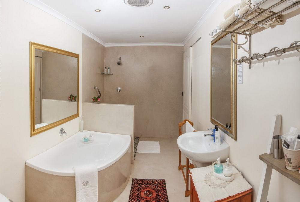 Cape Pillars Boutique Hotel Durbanville Exterior photo